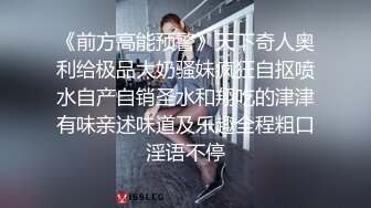 【新片速遞】  女主播户外弹吉他唱歌❤️故意不穿内裤❤️大鲍鱼不经意间露出来