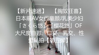  颜射极品光滑白虎可爱美少女，含情脉脉舔着肉棒清纯与淫荡的反差