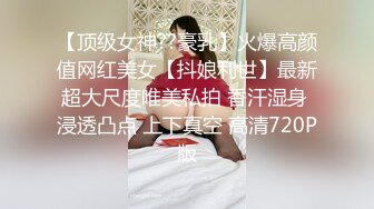 【新片速遞】  酒吧女厕小手电补光偷拍多位美女少妇❤️各种肥美的小黑鲍鱼2