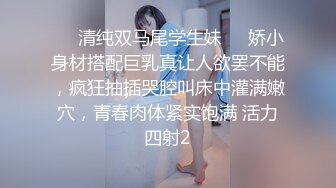   包臀裙黑丝学姐这身装扮利落性感，坐在腿上扭动摩擦肉棒硬邦邦抱怀里亲亲