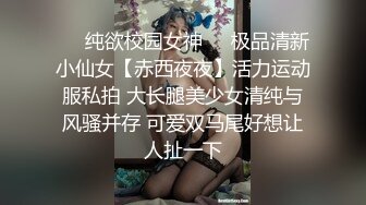 【新片速遞】小哥双飞姐妹花，露脸享受小妹的口交大鸡巴，丝袜情趣诱惑，各种体位抽插爆草无套蹂躏，让骚姐舔干净看她自慰