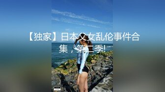 酒店冒死尾随吊带黑长裙小美女上厕所 狭小的红嫩洞口看着就眼馋