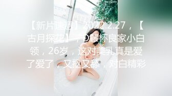 【新片速遞】商场女厕后拍眼镜美女的小黑鲍鱼