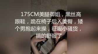 肉感巨乳骚御姐！浴室洗澡吃屌！穿上开档牛仔裤，后入大肥臀奶子直晃，特写视角进出抽插