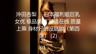 和两个气质柔软的娇嫩美少女在宾馆享受欲望大餐，妹子制服丝袜舔吸鸡巴好技术受不了硬啊极品