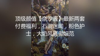 母狗趴着接受大鸡吧3p