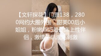 黑客破解监控偷拍 大热天的美女光着身子在床上看着小黄片抠B自摸