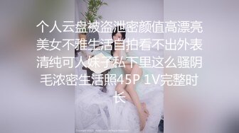 排骨哥微信1700元约啪胸大臀翘的年轻漂亮美女啪啪,机务就扑倒在沙发上玩弄操逼,在床上侧插干的美女受不了求饶.国语!