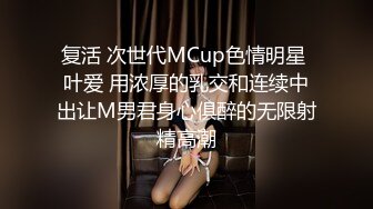 齐肩发瓜子脸黑丝长腿美少妇露脸带个指套手指