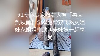  乖乖的大奶少女给大哥撸起大鸡巴挨草，无套插入骚穴，配合小哥多体位蹂躏抽插