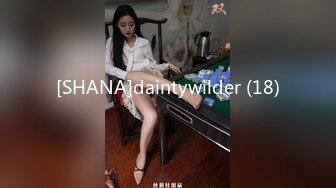 两男两女在酒店激情做爱，舔吸鸡巴趴上去吸吮套弄，丰满肉体抽操撞击往深处猛顶