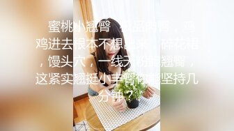 邪恶的房东暗藏摄像头偷拍身材不错的美女租客洗澡洗鲍鱼悠闲的玩手机