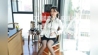 广场偷拍到的一个青春无敌美少女