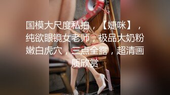 两个性感白衣妹子双飞啪啪，穿上黑丝口交后入骑坐轮着猛操