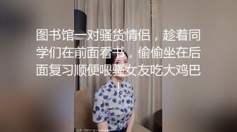 这个小姐姐真是性感啊 修长大长腿坐在沙发上亲吻狂操