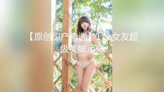 【新片速遞】 模特黑丝御姐范美少妇露脸道具自慰卫生间手指非常深插穴，阴毛杂乱无章淫水很多