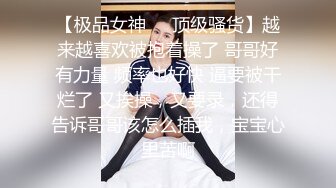 两男一女玩弄年轻小骚妹，站着后入把小姑娘整不开心了差点走人