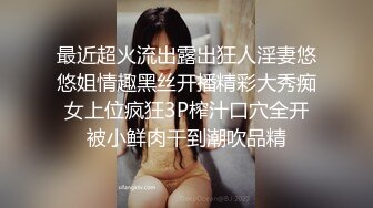 餐厅女厕全景偷拍多位美女少妇不敢坐半蹲着尿刚好把各种美鲍呈现在大家面前3