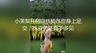 姐妹无套草逼秀，露脸黑丝情趣滴蜡诱惑，一起舔大鸡巴，让大哥吃奶子玩逼轮草抽插