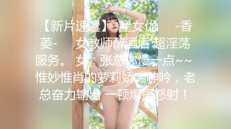 靓女服装店逛街男友在旁敢穿超短裙骚丁前后CD 制服JK学生妹展会做兼职粉色蕾丝内内发现镜头