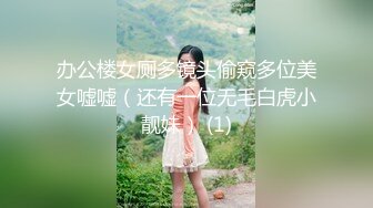 风骚大学生看着骚姐姐和好妹妹被大哥蹂躏爆草，还站后面摸奶子好刺激，两个骚逼被蒙面大哥轮草抽插浪叫不止