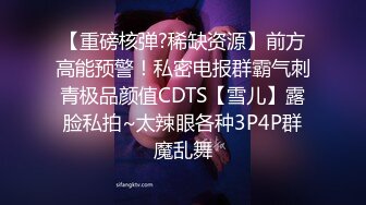   猥琐头套男双飞大战两个眼镜御姐范妹子超多体位姿势，无套操逼白浆四溅