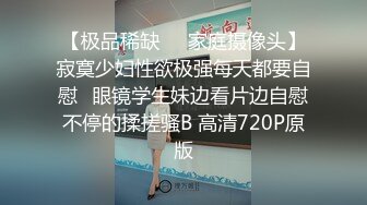 妩媚风骚露脸性感大奶子在家偷偷的陪狼友骚，高跟短裙性感大奶子淫声荡语互动撩骚，跳蛋在逼里抽插高潮不断