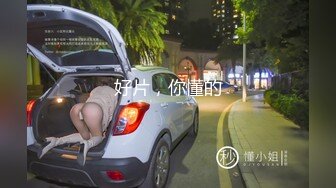 黑色长裙少妇，穿上情趣吊带透视装，舌吻摸逼调情69口交，翘起大屁股后入猛烈撞击