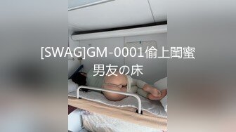  骚女酒店开房两男一女3P淫乱大战，跪地两根JB轮流着交，埋头交前后一起操，大屁股上位骑乘极度淫骚