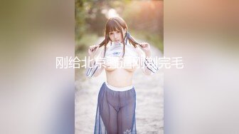 【新片速遞】小夫妻沙发上无套多姿势啪啪操逼，睾丸好大，一顿猛操