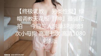  趁女友不在约了个性感的骚浪学妹 身材苗条又白嫩 无套爆操干得淫乱叫 最后忍不住直接射嘴里