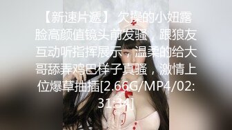 长发网红脸美少妇，黑丝长腿搔首弄姿特写自慰黑蝴蝶逼，白浆很多道具插穴