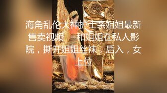 现在偷拍都这么嚣张了，直接去楼凤家里偷拍了直播，美熟女撅起大白臀的时候不知道正对着镜头，真实刺激不容错过