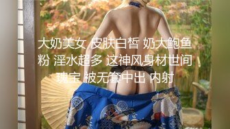 【新片速遞 】老婆上位让我看着她的骚样❤️套子滑了，再戴一下老婆，老公拍摄老婆和粉丝做爱，绿帽颜色闪闪发光！