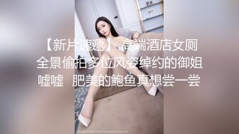 冒死爬墙偷拍 水上乐园刚出来换衣服的小美女