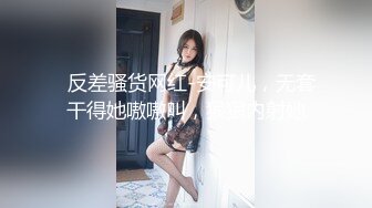 颜值区短发颜值女神，难得开收费大秀，撩下衣服露奶子，脱光光展示身材，一线天无毛美穴，手指揉搓小穴很是诱人